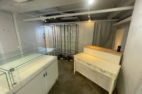 【原宿駅3分】50人以上の行列対応可能。ポップアップストアや展示会、プロモーションイベントに最適な竹下通り付近路面ガラス張りで視認性の高い店舗貸しスペース