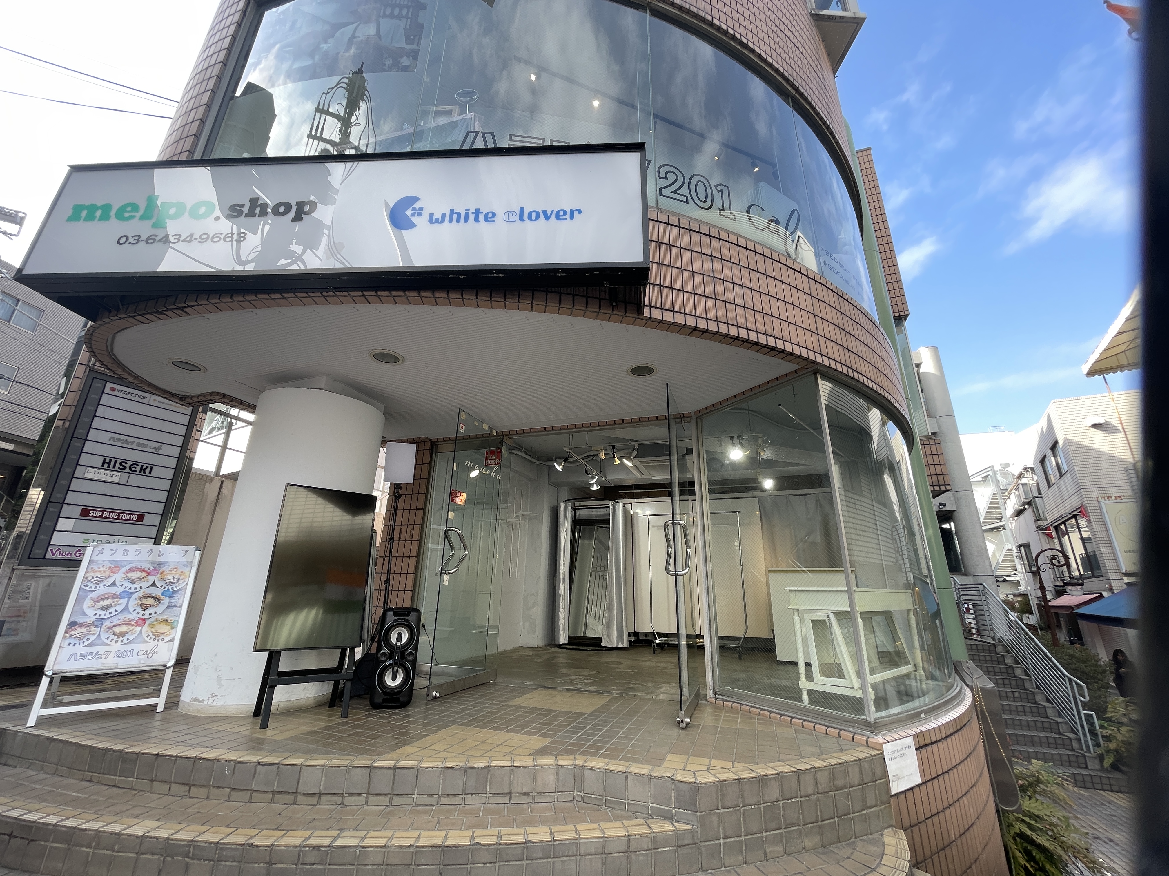 【原宿駅3分】50人以上の行列対応可能。ポップアップストアや展示会、プロモーションイベントに最適な竹下通り付近路面ガラス張りで視認性の高い店舗貸しスペース