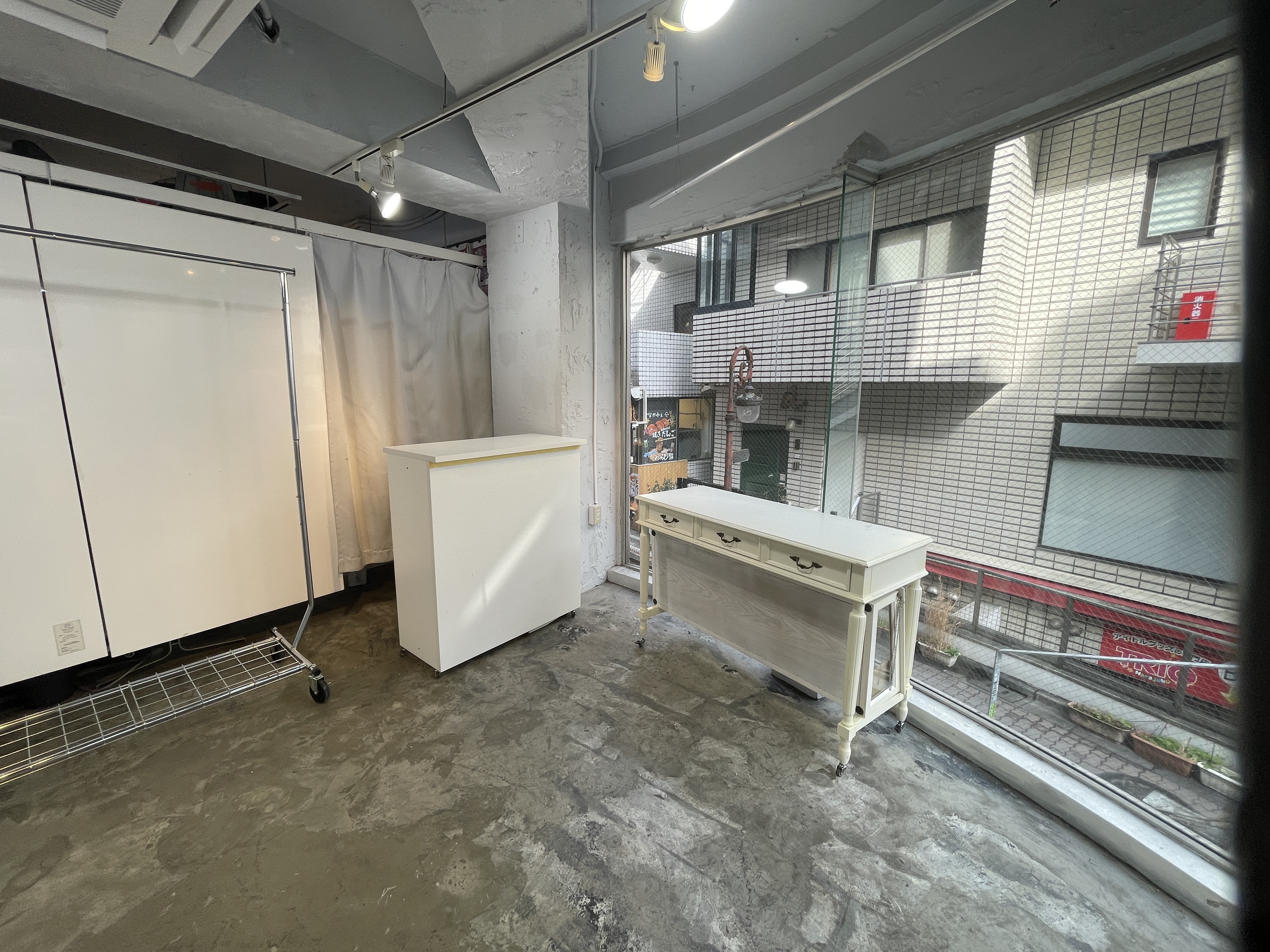 【原宿駅3分】50人以上の行列対応可能。ポップアップストアや展示会、プロモーションイベントに最適な竹下通り付近路面ガラス張りで視認性の高い店舗貸しスペース