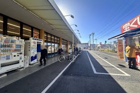 【生鮮市場TOP春日部】プロモーションに利用可能な1階屋外スペース(自販機横)