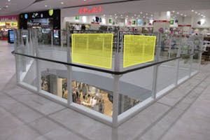 【イオンモール上尾】モール内広告 吹き抜けガラス(外扉部分)(3-C)