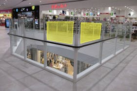 【イオンモール上尾】モール内広告 吹き抜けガラス(外扉部分)(3-C)