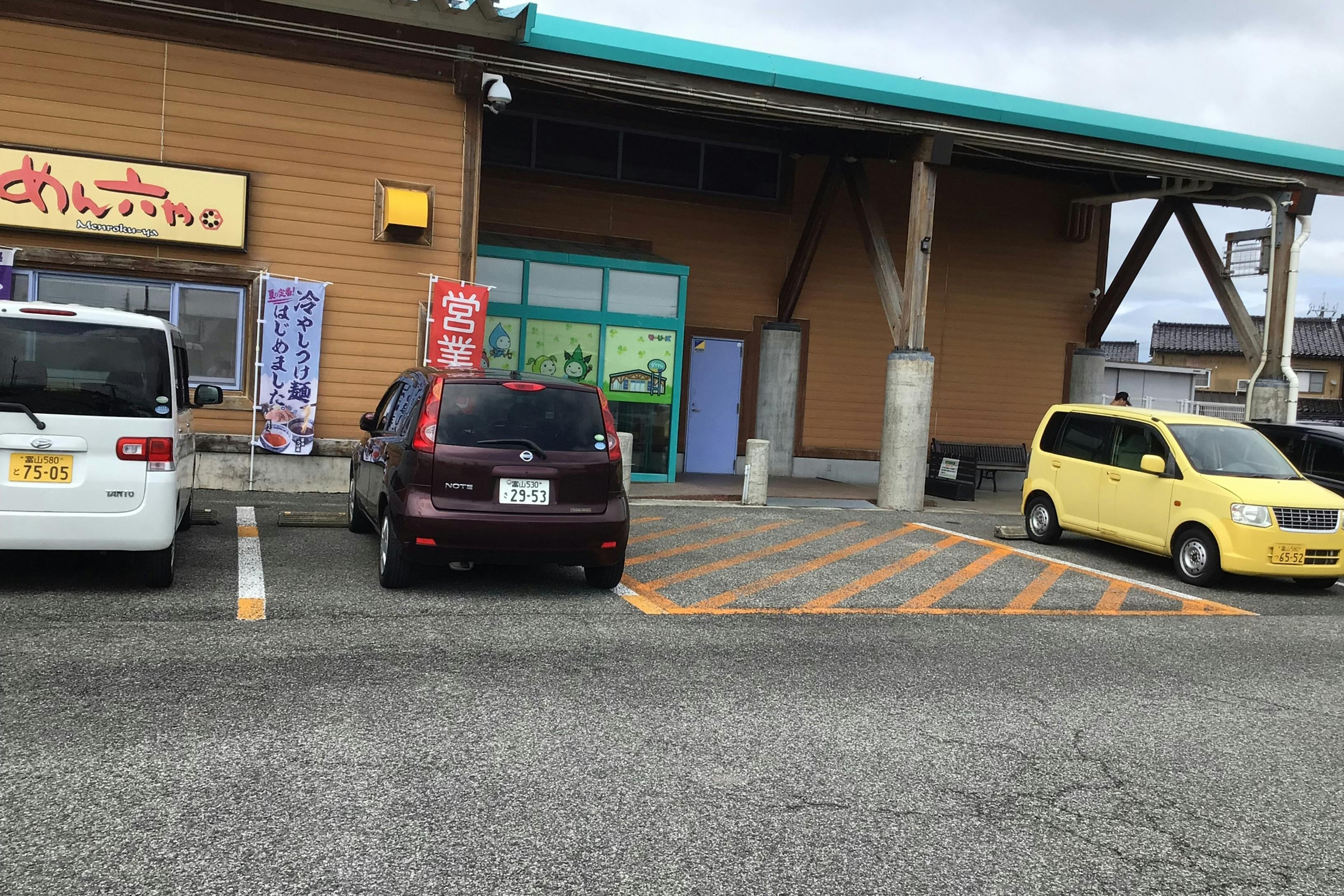 【ダイナム富山高岡波岡店】キッチンカーや各種プロモーションイベントでの出店に最適なアミューズメント施設のイベントスペース