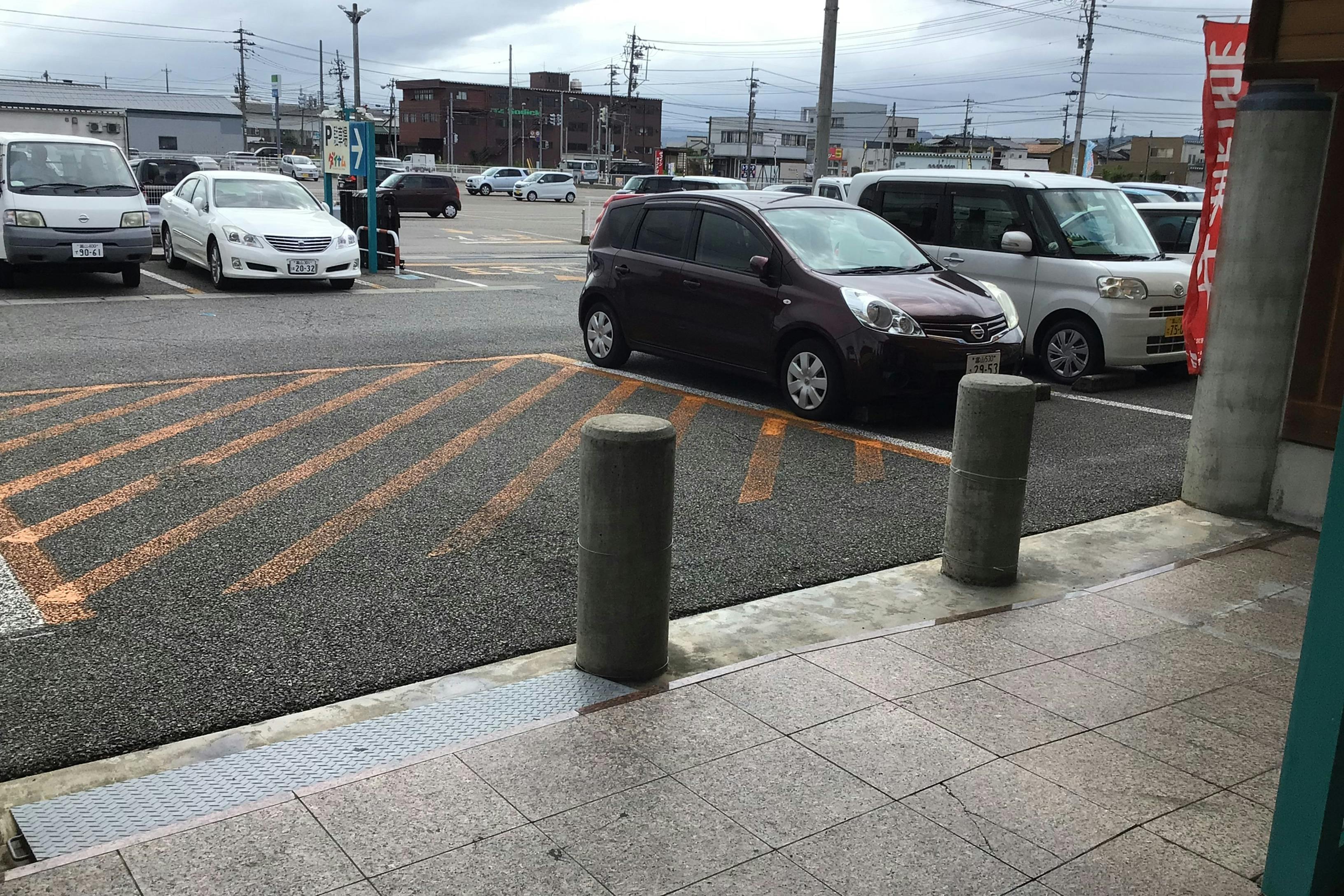 【ダイナム富山高岡波岡店】キッチンカーや各種プロモーションイベントでの出店に最適なアミューズメント施設のイベントスペース