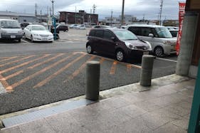 【ダイナム富山高岡波岡店】キッチンカーや各種プロモーションイベントでの出店に最適なアミューズメント施設のイベントスペース