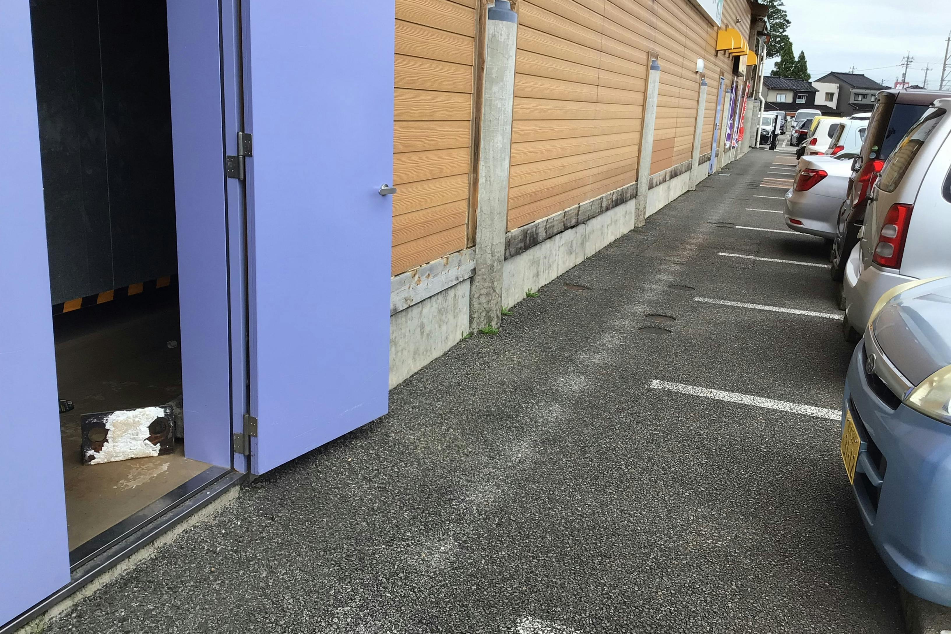 【ダイナム富山高岡波岡店】キッチンカーや各種プロモーションイベントでの出店に最適なアミューズメント施設のイベントスペース