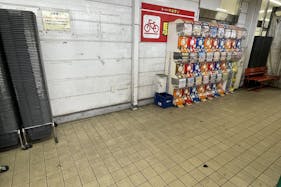 【マルサン吉川店】プロモーションに最適なレジ通過後の導線上に位置するスペース ※平日のみ利用可能
