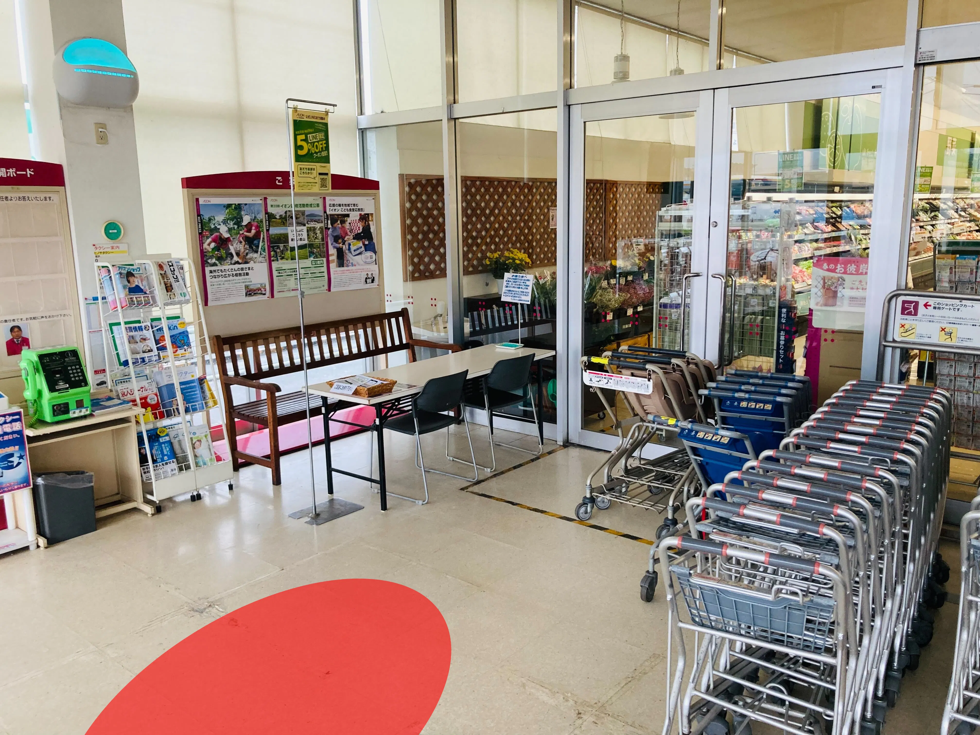 【マックスバリュ盛岡津志田店】各種プロモーションイベントや小規模物販に最適な店舗入口付近にあるイベントスペース