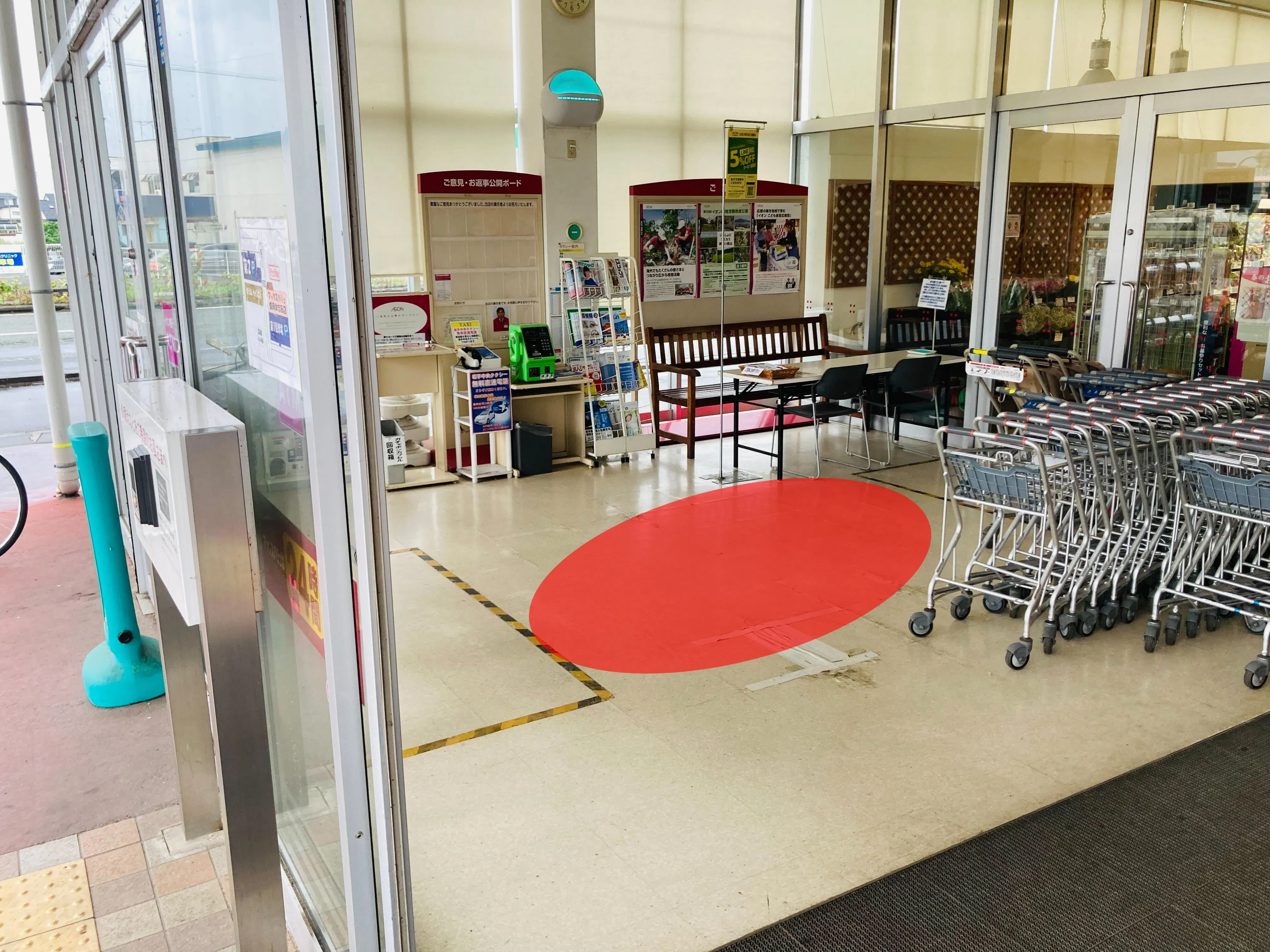 【マックスバリュ盛岡津志田店】各種プロモーションイベントや小規模物販に最適な店舗入口付近にあるイベントスペース