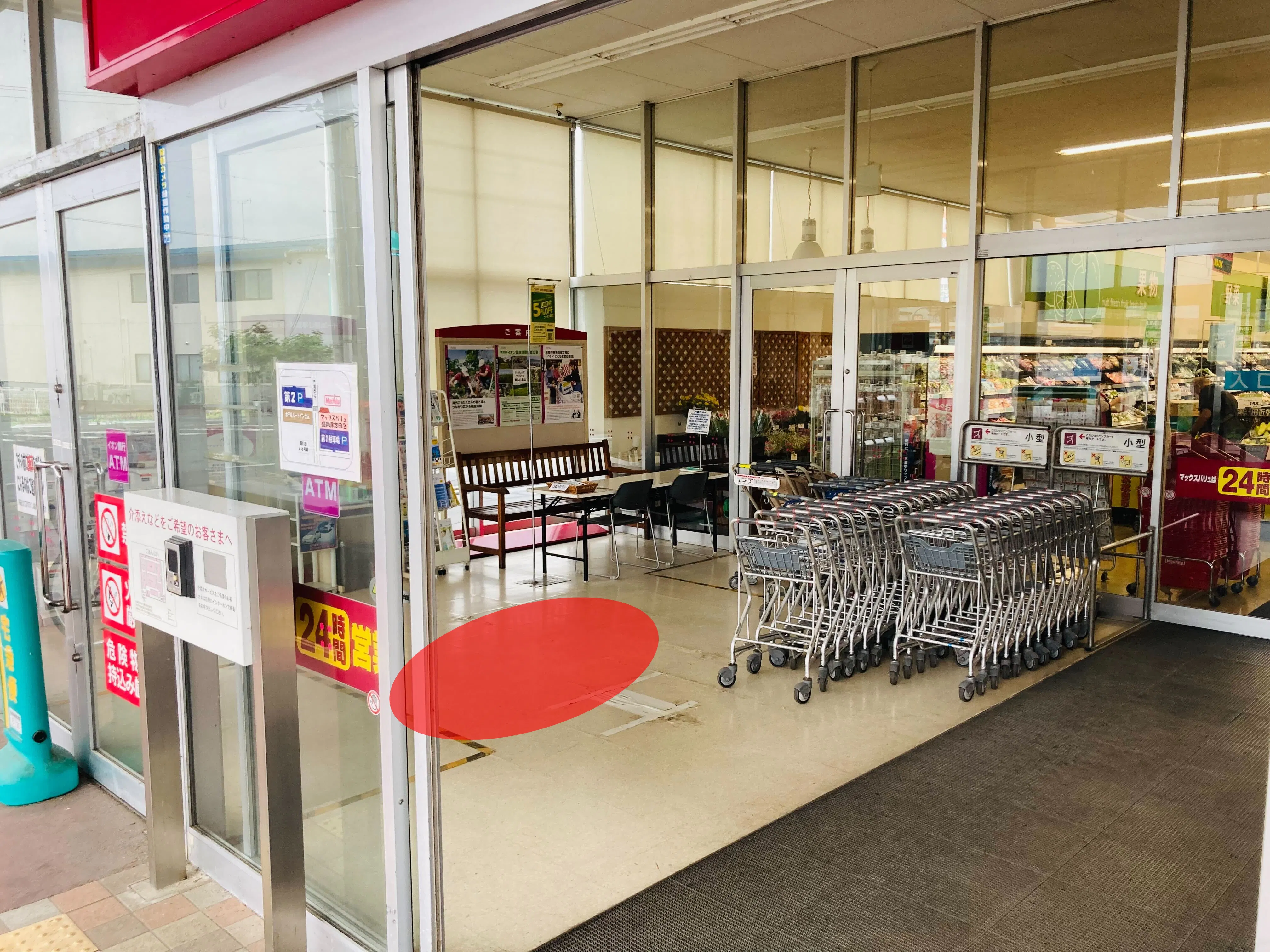 【マックスバリュ盛岡津志田店】各種プロモーションイベントや小規模物販に最適な店舗入口付近にあるイベントスペース