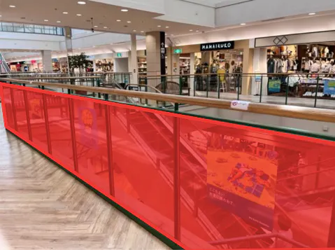 【イオンモール秋田】モール内広告 館内通路 吹き抜けガラス面の画像