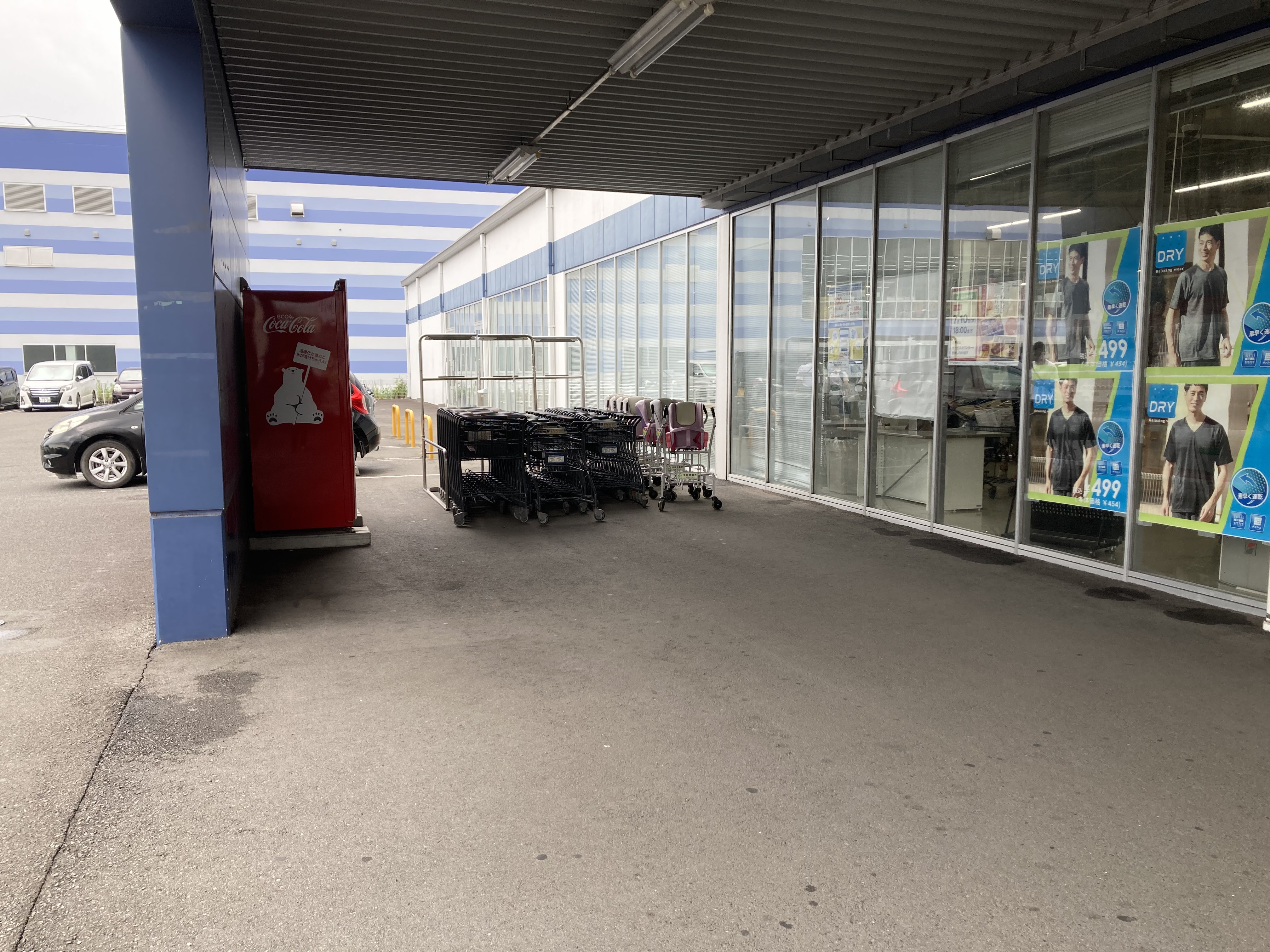 【スーパーセンタートライアル隼人店】キッチンカー出店限定/屋外　Ⓐキッチンカースペース【入口正面左側】