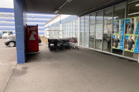 【スーパーセンタートライアル隼人店】キッチンカー出店限定/屋外 Ⓐキッチンカースペース【入口正面左側】