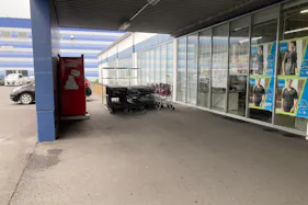 【スーパーセンタートライアル隼人店】キッチンカー出店限定/屋外 Ⓐキッチンカースペース【入口正面左側】