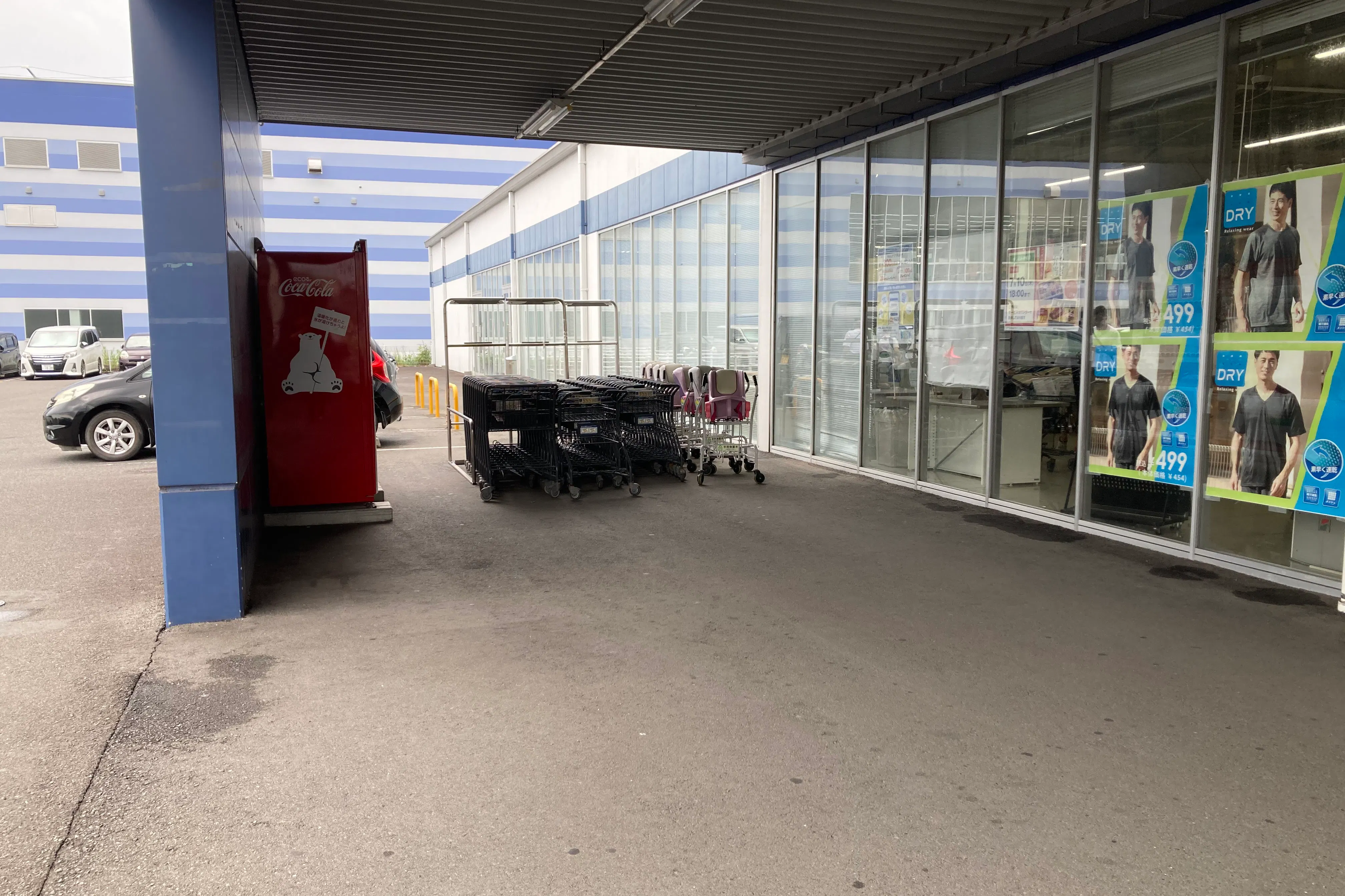 【スーパーセンタートライアル隼人店】キッチンカー出店限定/屋外 Ⓐキッチンカースペース【入口正面左側】