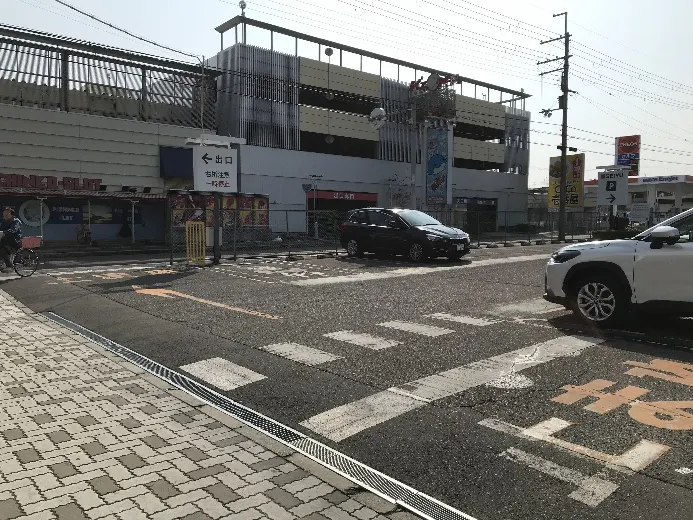 【西友 堺福田店】屋外駐車場 プロモーション用途やキッチンカー、物販、食物販のポップアップストアに最適なスーパー屋外軒先の催事イベントスペース