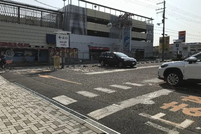 【西友 堺福田店】屋外駐車場 プロモーション用途やキッチンカー、物販、食物販のポップアップストアに最適なスーパー屋外軒先の催事イベントスペース
