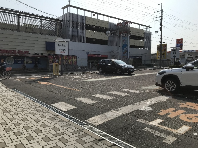【西友　堺福田店】屋外駐車場　プロモーション用途やキッチンカー、物販、食物販のポップアップストアに最適なスーパー屋外軒先の催事イベントスペース