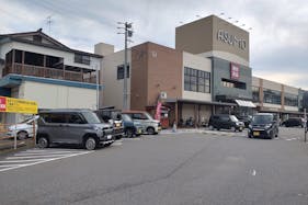 【駿河屋アスモ店】物販や食物販に最適な屋外駐車場スペース