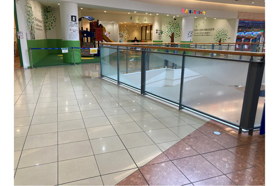 【ららぽーと甲子園】2階 ららキッズパーク前共用通路