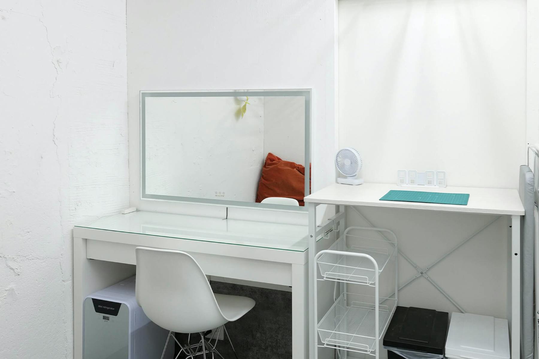 【乃木坂駅6分】 各種ポップアップストアや展示販売会に最適なガラス張りで視認性の高い白基調の路面スペース