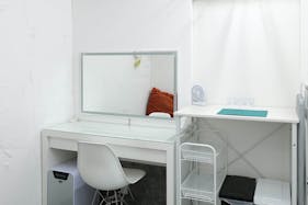 【乃木坂駅6分】 各種ポップアップストアや展示販売会に最適なガラス張りで視認性の高い白基調の路面スペース