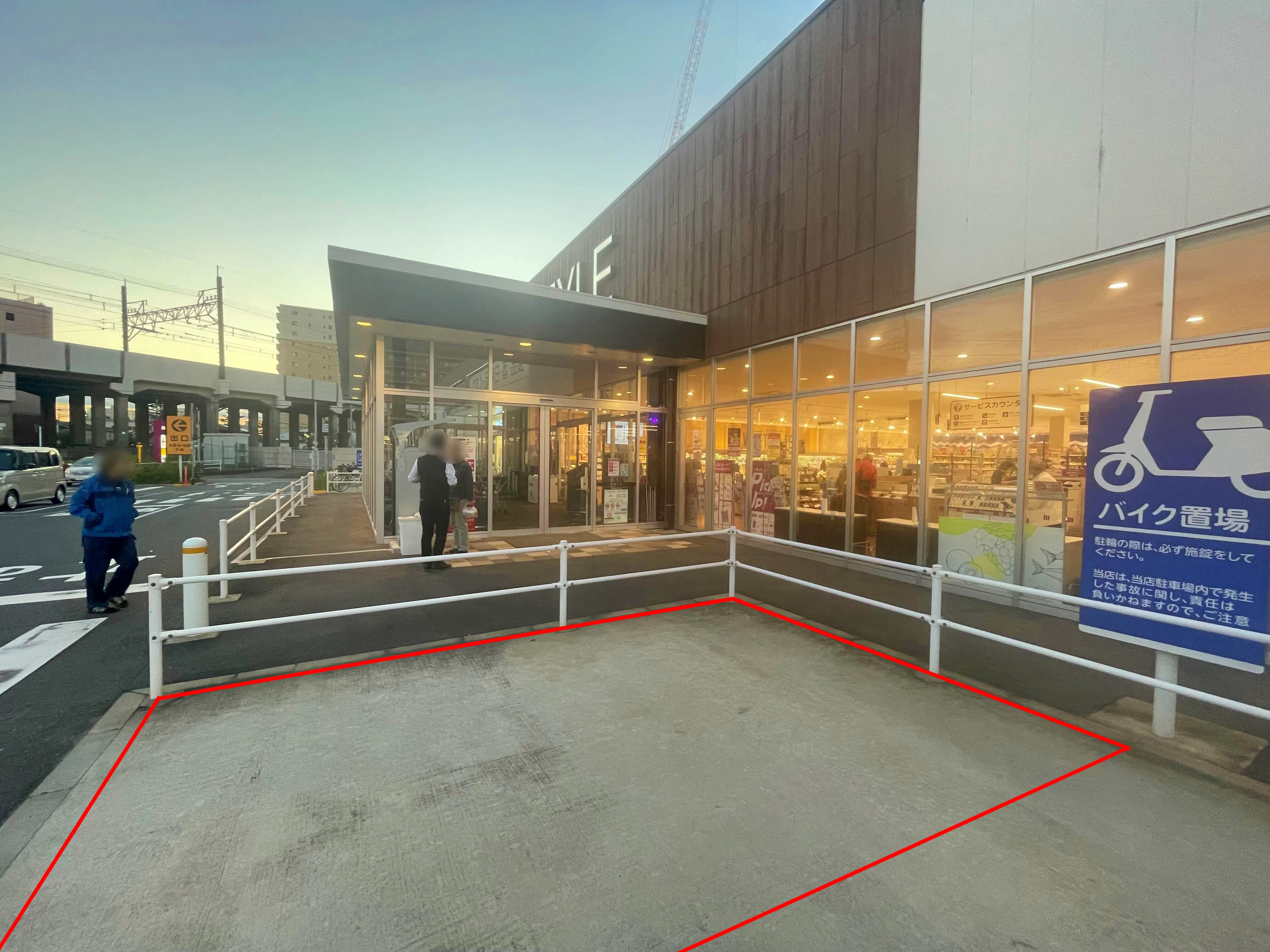 【イオンスタイル千葉みなと】キッチンカーでの出店に最適な施設出入口横にある屋外スペース