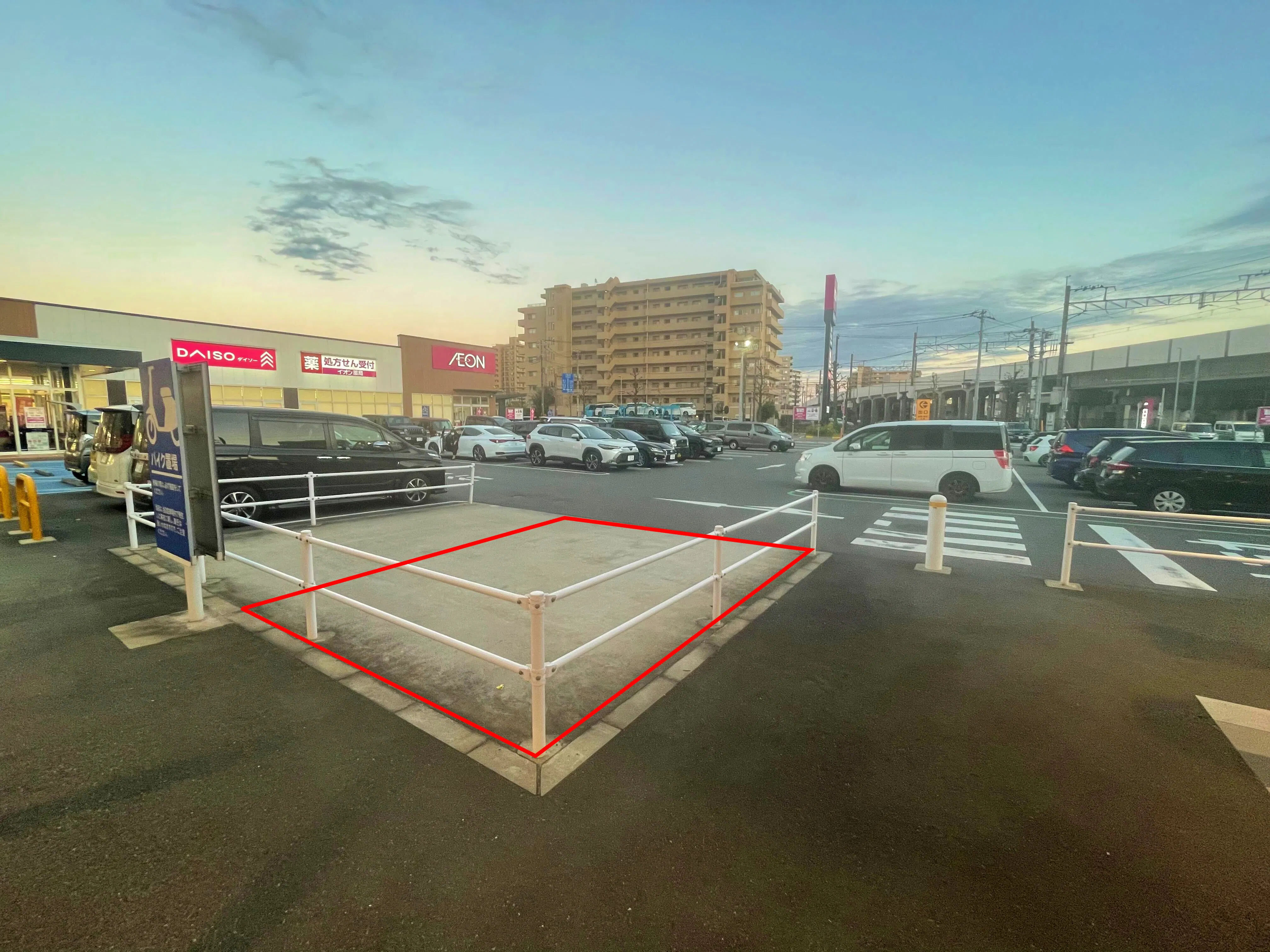 【イオンスタイル千葉みなと】キッチンカーでの出店に最適な施設出入口横にある屋外スペース