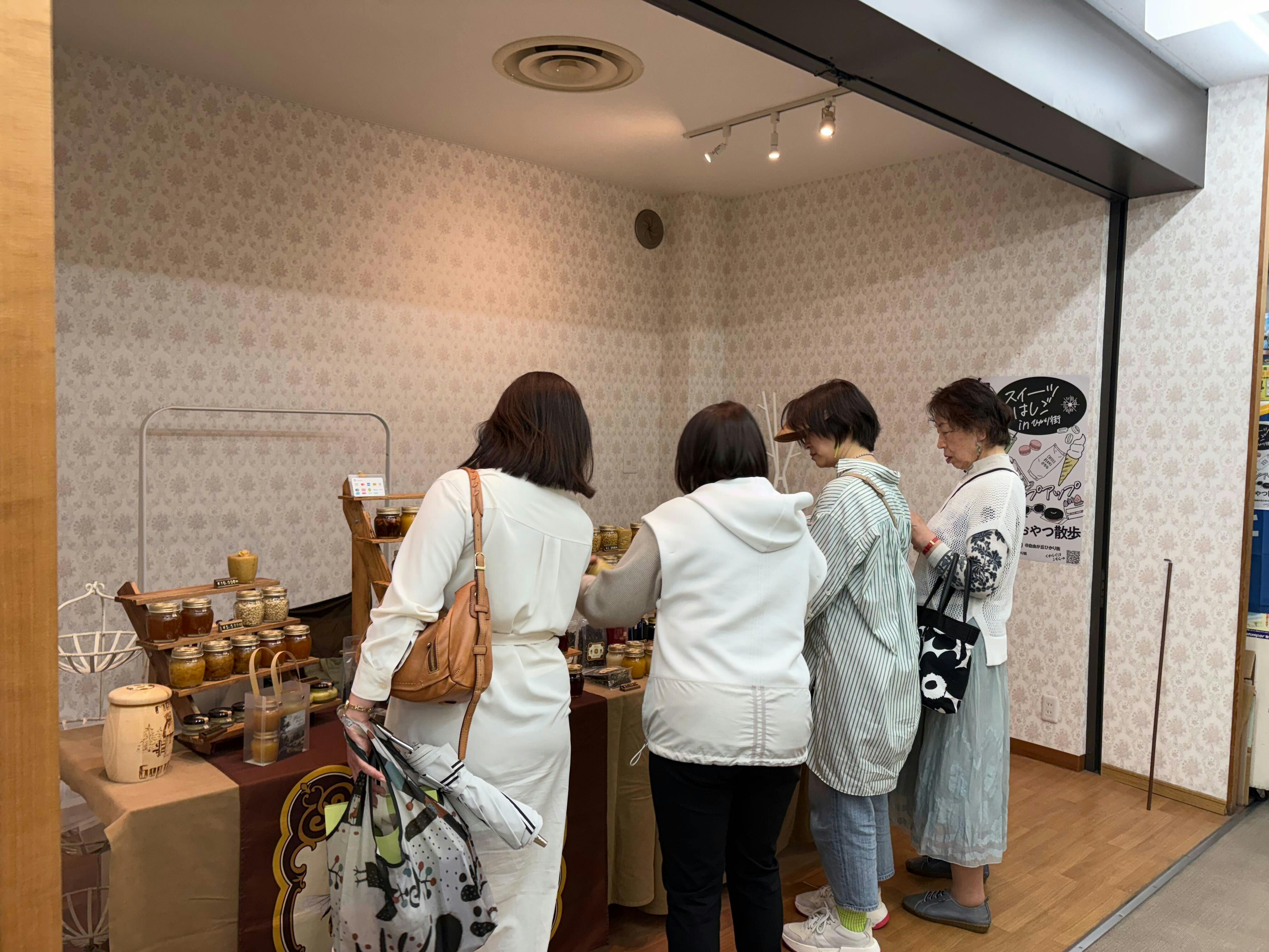 【スイーツはしご in 自由が丘ひかり街／2026年GW特別イベント】2026年5月4日~5日に開催されるスイーツ・お菓子が集結するマルシェの画像