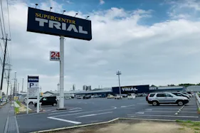 【スーパーセンタートライアル周南店】【ポーチ前:右側(L)】食物販やPR活動が可能なトライアルマルシェ(キッチンカー/テント・スペース)