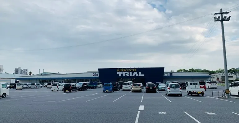 【スーパーセンタートライアル周南店】【ポーチ前：右側（L）】食物販やPR活動が可能なトライアルマルシェ（キッチンカー/テント・スペース）