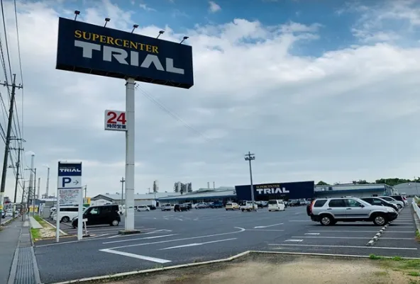 【スーパーセンタートライアル周南店】【ポーチ前：右側（L）】食物販やPR活動が可能なトライアルマルシェ（キッチンカー/テント・スペース）