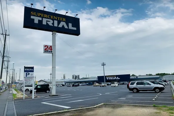 【スーパーセンタートライアル周南店】【ポーチ前:右側(L)】食物販やPR活動が可能なトライアルマルシェ(キッチンカー/テント・スペース)