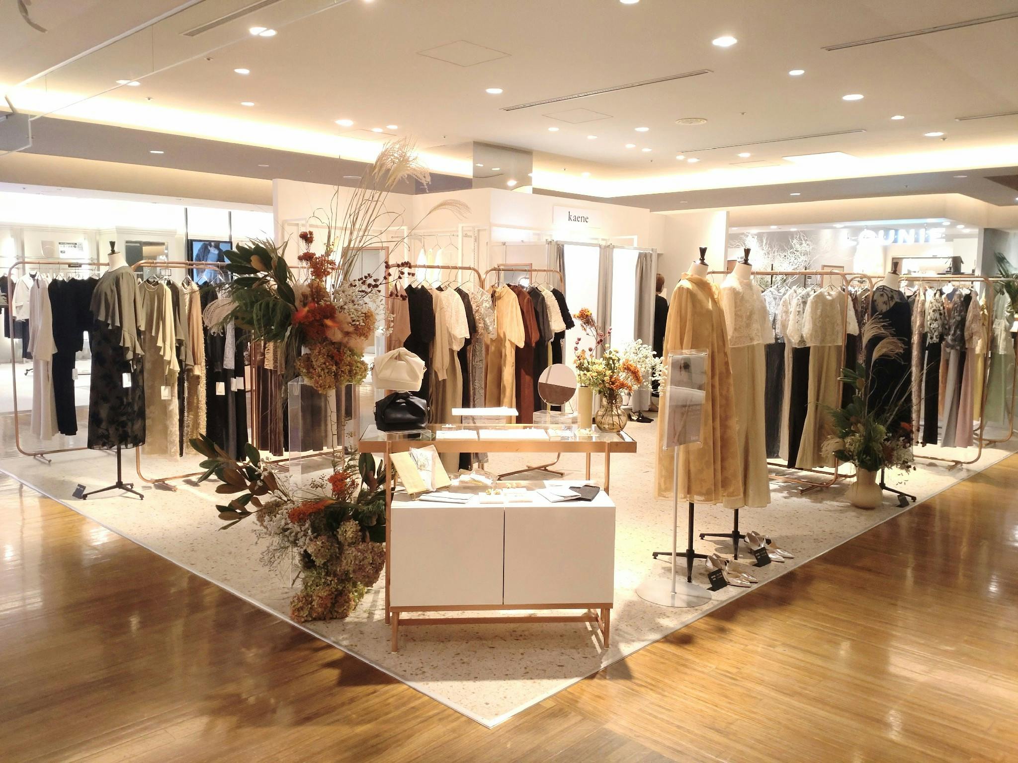 【有楽町マルイ】4階 カレンダリウムD12【物販・PR】上りエスカレーター正面、売場内ストック完備。壁はガラス棚に変更可の画像