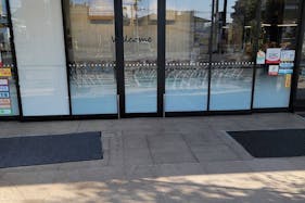 【フレスタ東雲店】プロモーションイベントに利用可能な軒下スペース