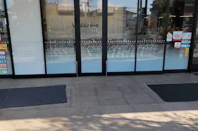 【フレスタ東雲店】プロモーションイベントに利用可能な軒下スペース