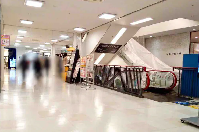 【ラブラ万代/ラブラ2】ラブラ万代 1階・2階 エスカレーター脇共有部の画像3