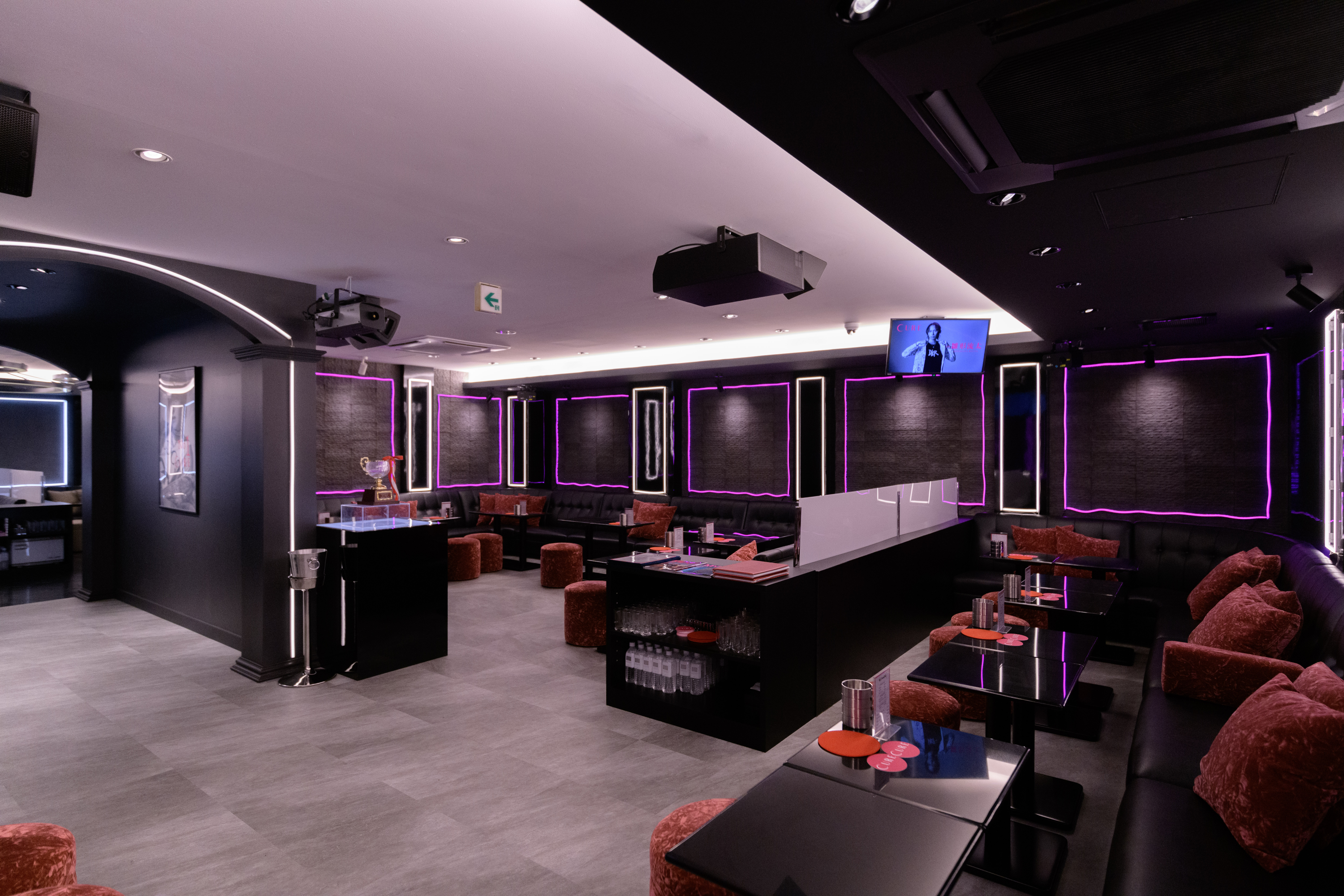 【東新宿駅5分】ロケや撮影に最適な新宿歌舞伎町にあるピンクとホワイトの照明が印象的なイベントスペースの画像12