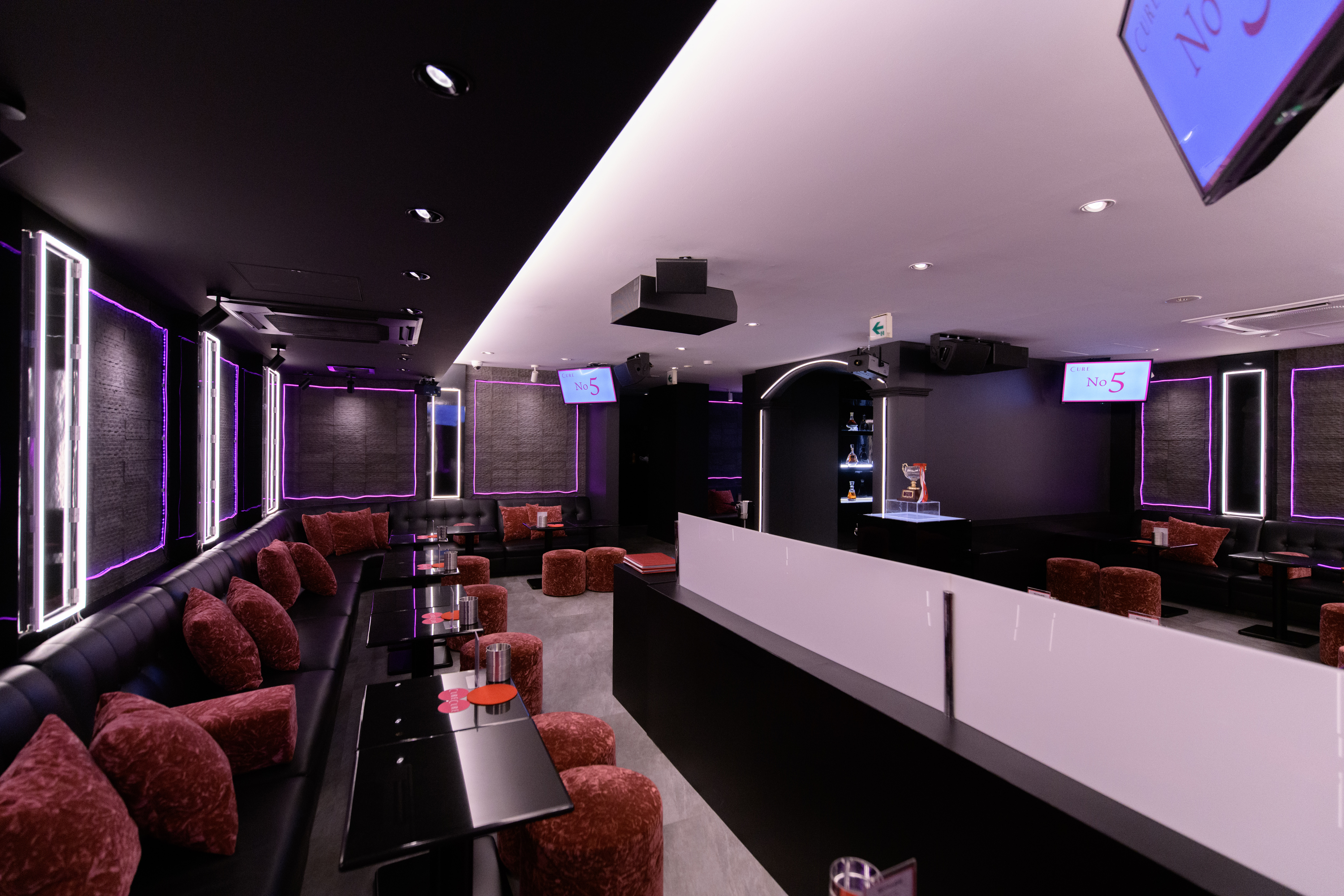 【東新宿駅5分】ロケや撮影に最適な新宿歌舞伎町にあるピンクとホワイトの照明が印象的なイベントスペースの画像13