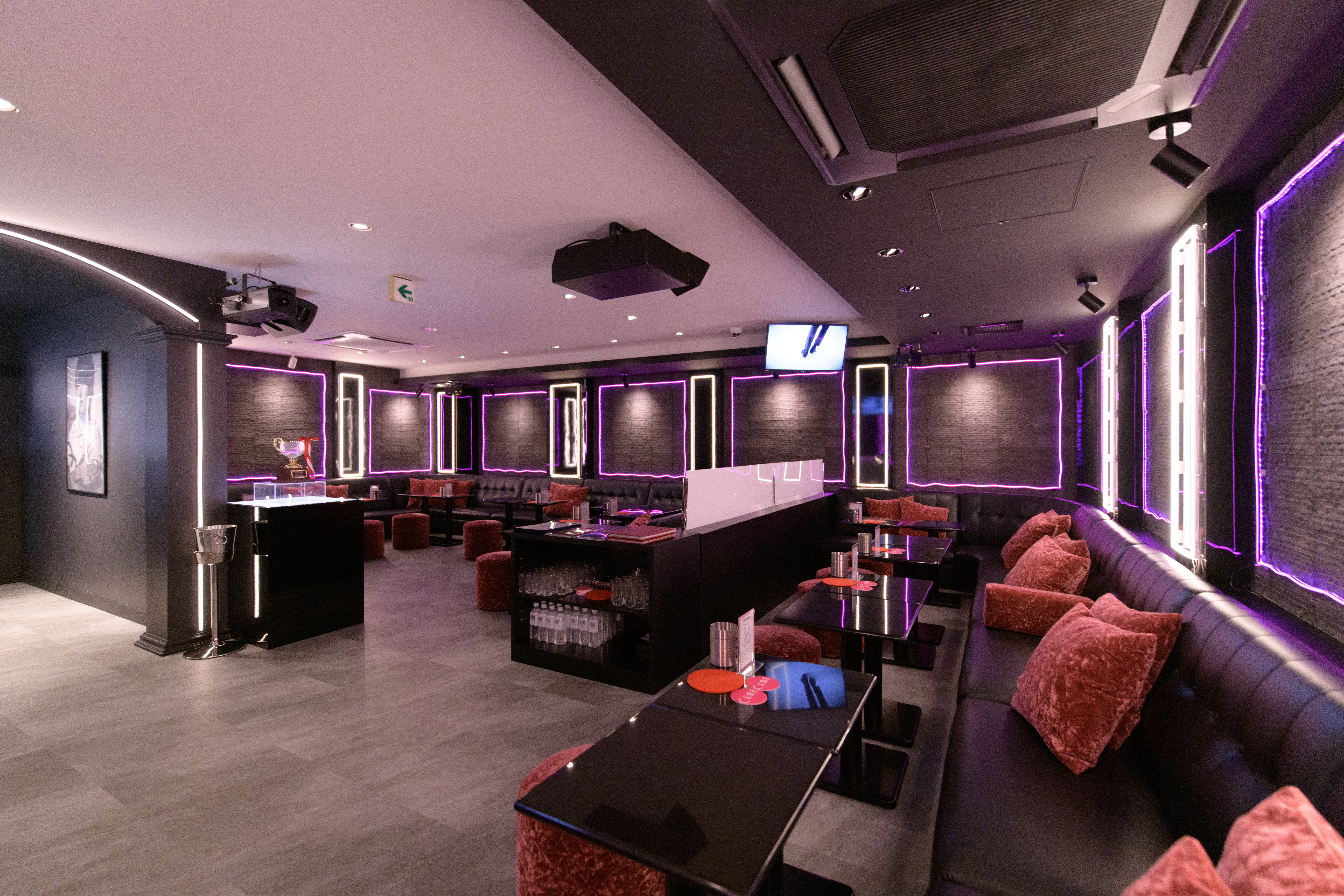 【東新宿駅5分】ロケや撮影に最適な新宿歌舞伎町にあるピンクとホワイトの照明が印象的なイベントスペースの画像15