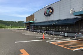 【ダイナム栃木矢板店】キッチンカーや各種プロモーションイベントに最適なアミューズメント施設のイベントスペース(駐車場)