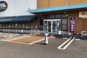 【ダイナム栃木矢板店】キッチンカーや各種プロモーションイベントに最適なアミューズメント施設のイベントスペース(店舗入口前)