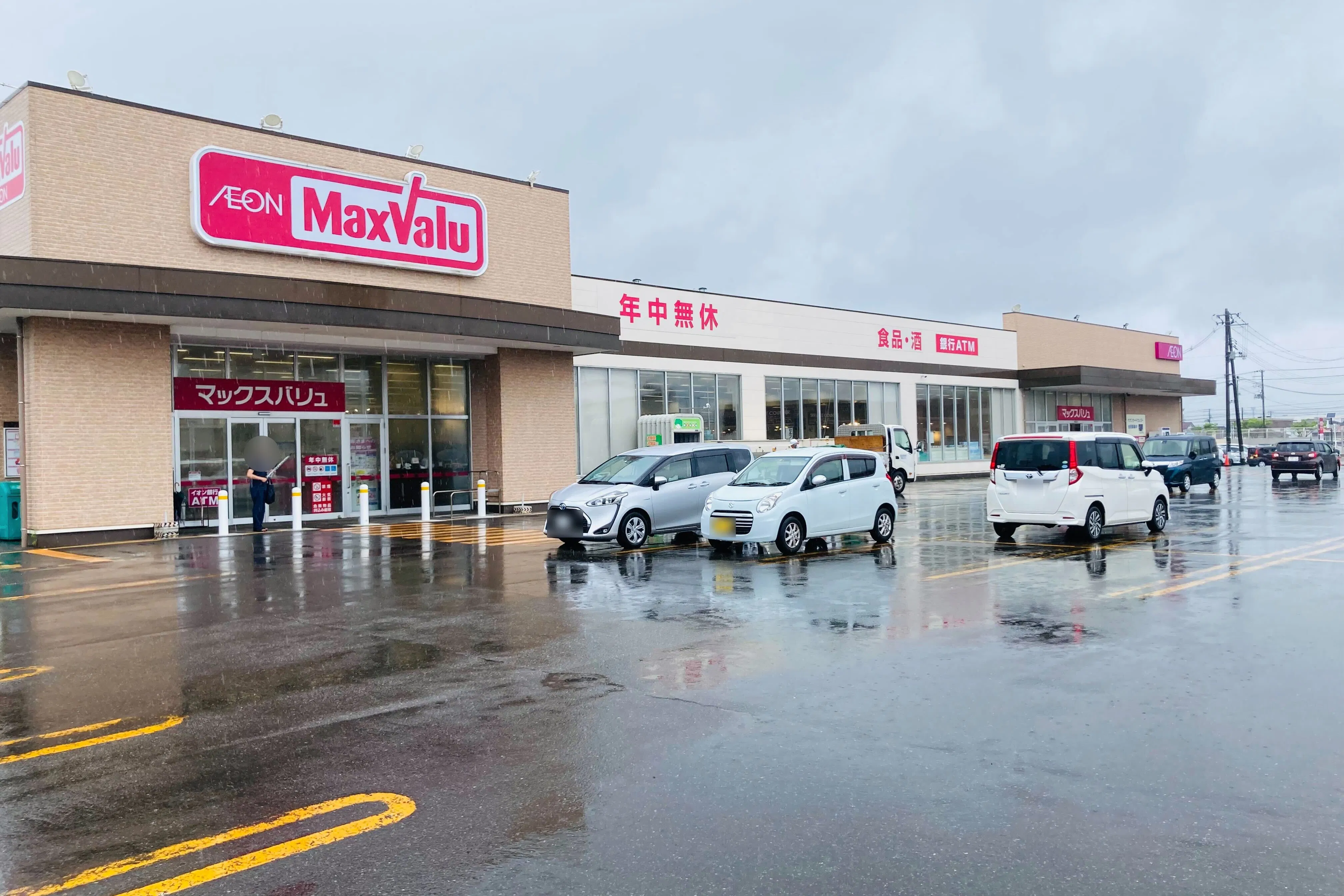 【マックスバリュ泉店】各種プロモーションイベントに最適な店舗前の屋外イベントスペース