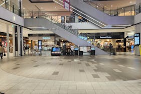 【イオンモール京都桂川】1階 川の広場