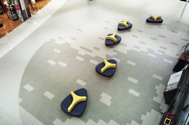 【イオンモール京都桂川】1階　川の広場