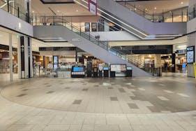 【イオンモール京都桂川】1階 川の広場