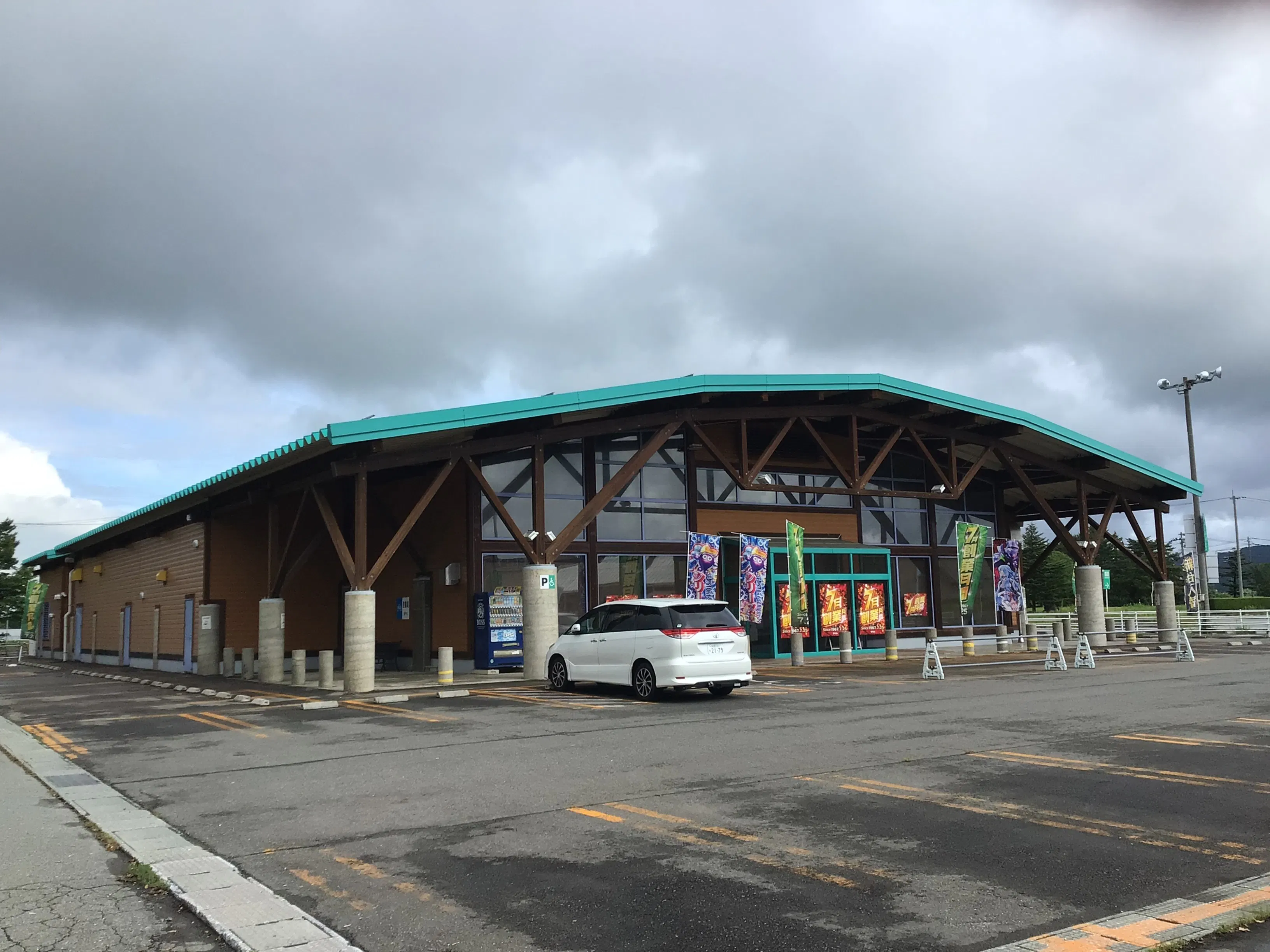 【ダイナム秋田五城目店】プロモーションに最適なアミューズメント施設のイベントスペース(店舗出入口前)