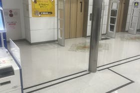 【メガセンタートライアル伊勢崎中央店】③食物販や出張販売に適したエレベーター横スペース(1階東側メイン出入口)