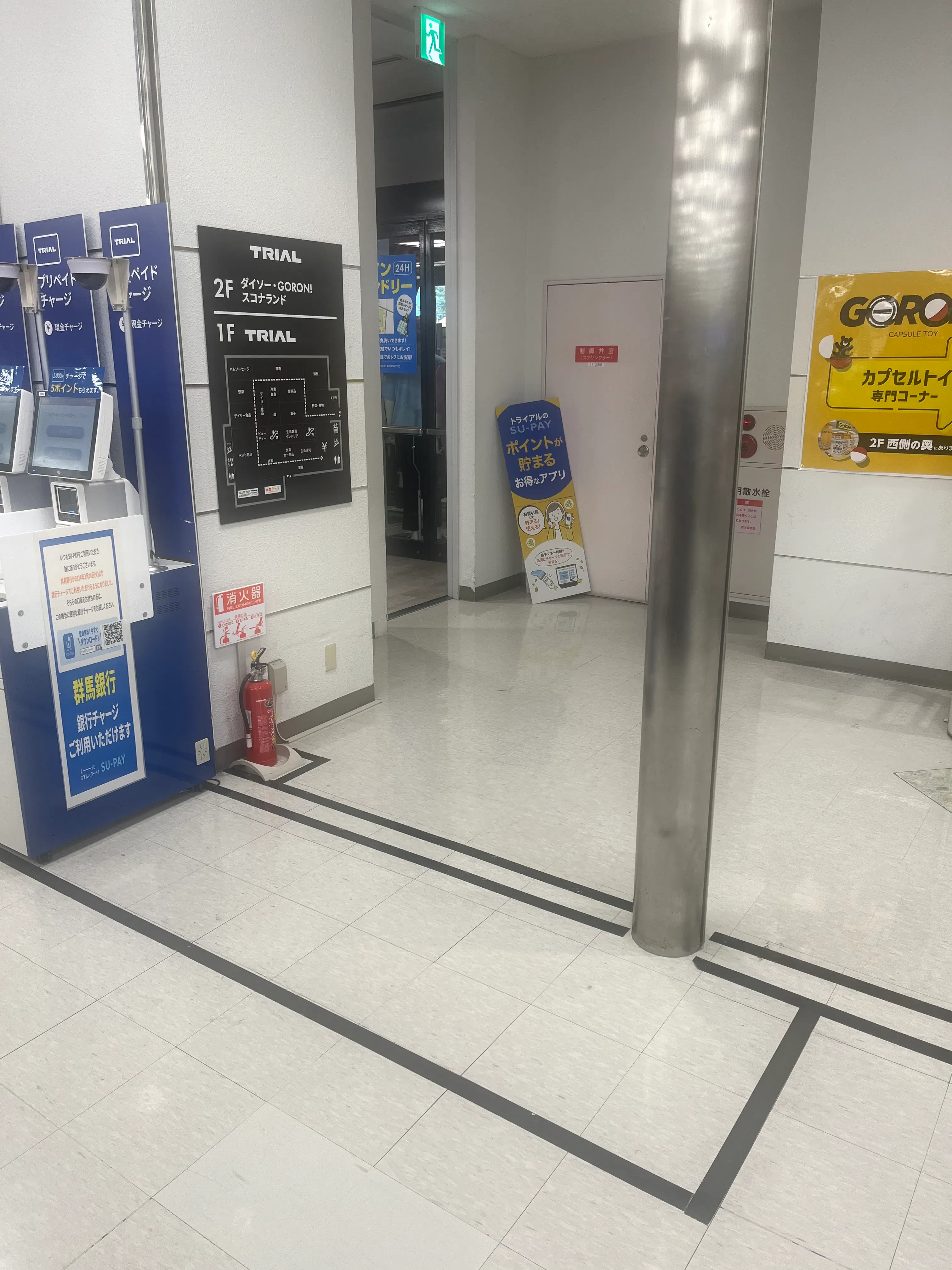 【メガセンタートライアル伊勢崎中央店】③食物販や出張販売に適したエレベーター横スペース（1階東側メイン出入口）