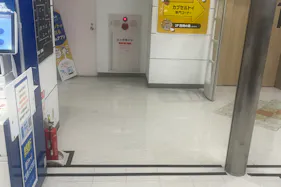 【メガセンタートライアル伊勢崎中央店】③食物販や出張販売に適したエレベーター横スペース(1階東側メイン出入口)